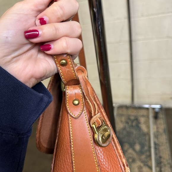 Dooney & BourkeVintage All Weather Leather Tan Esquestrian Saddle Bag - Picture 4 of 7
